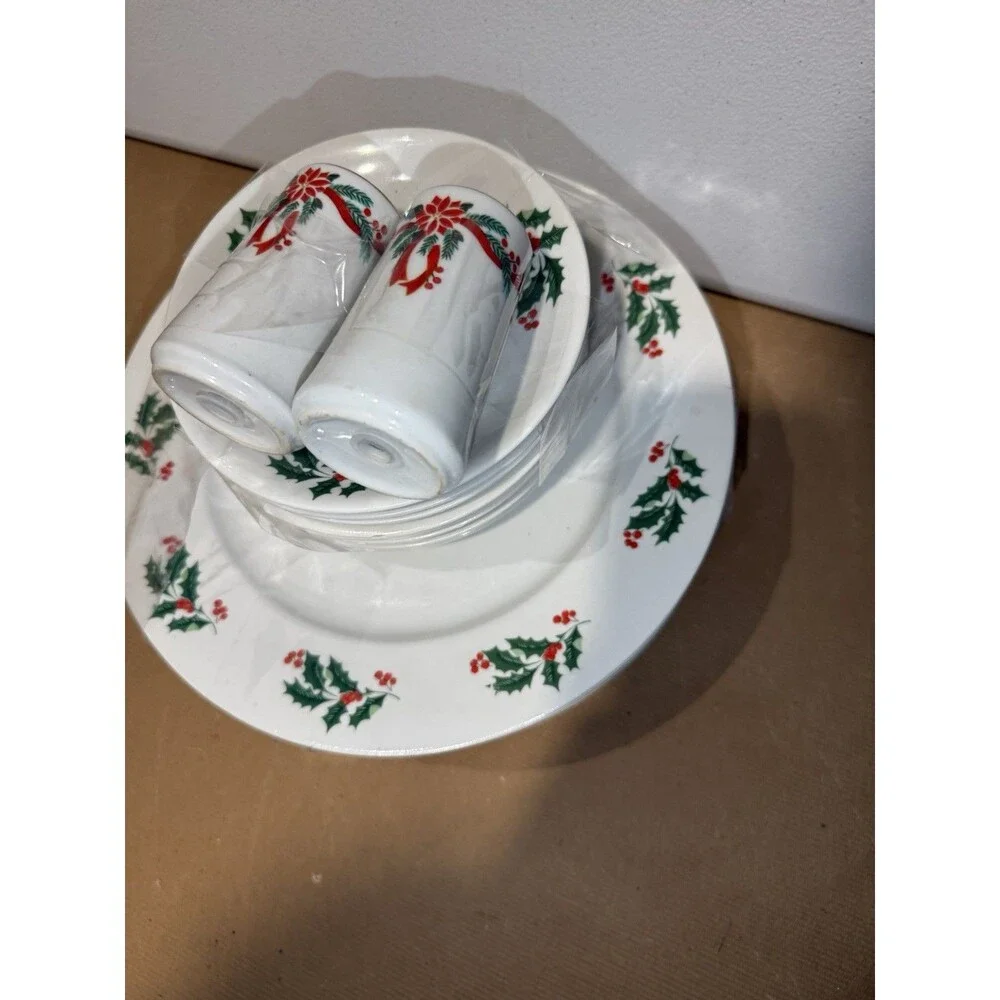 Holly Berry ALCO Industries 8 Dinner Plates And 8 Saucers With Salt & Pepper Set